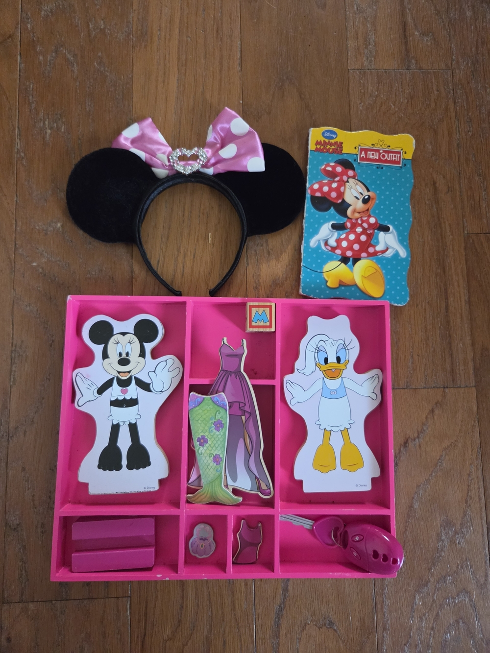 Melissa & Doug Magnetic Dress-Up Play Set with Pink Tray and Black Headband